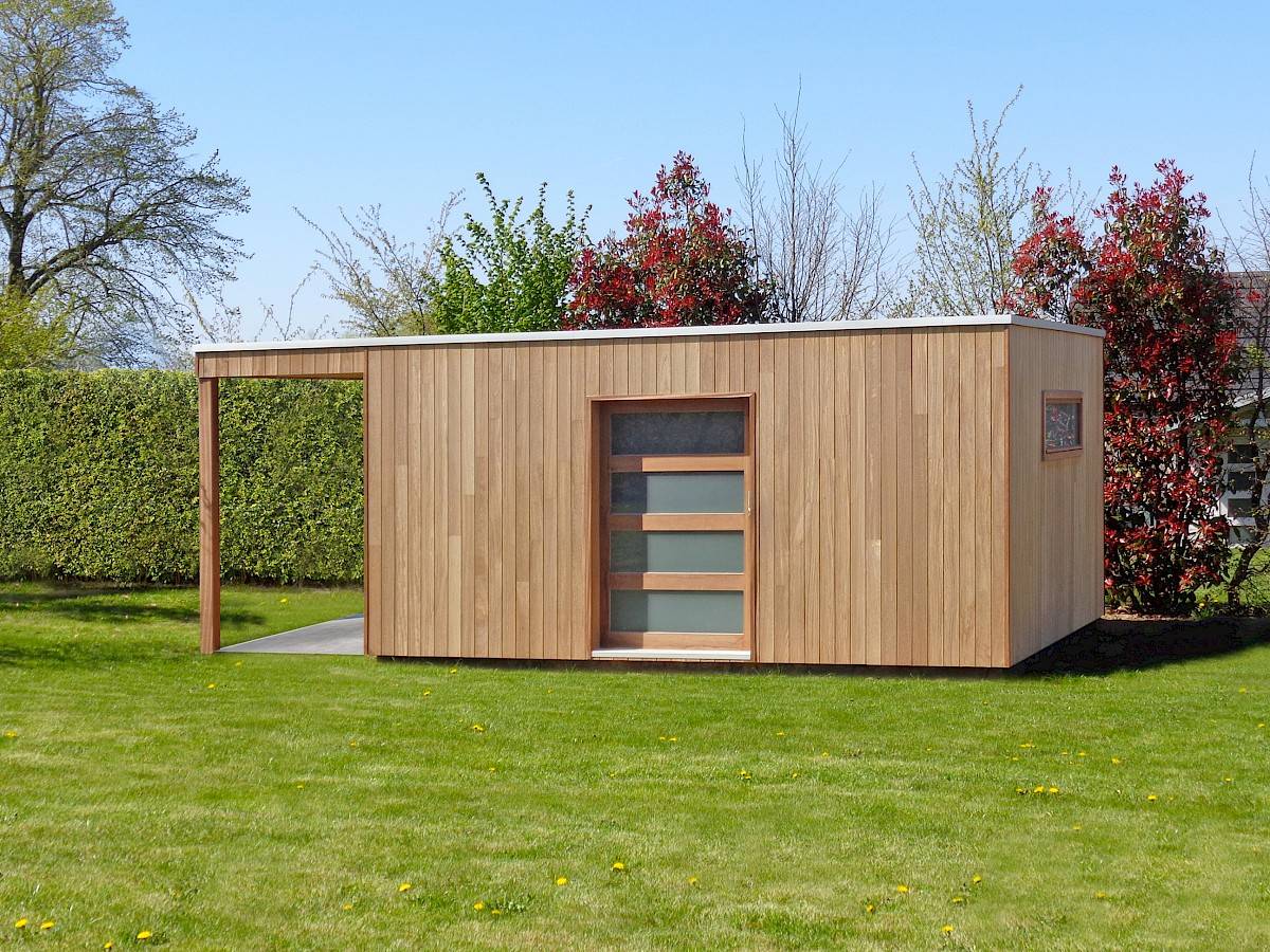 Cube Tuinhuis In Iroko Met Kleine Oversteek Ostyn